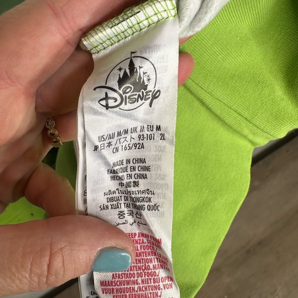 Disney Parks 2024 Winnie The Pooh Graphic Sweatshirt Medium - Picture 9 of 9